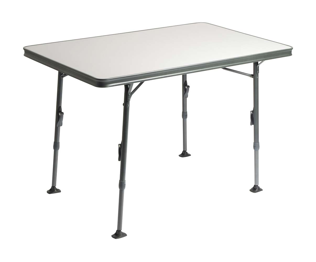 1151380 Ein luxuriöser und stilvoller Tisch. Dieser leichtgewichtige Campingtisch ist mit einer hitzebeständigen und wasserfesten Tischplatte versehen und verfügt über eine extra verstärkte Aluminiumkonstruktion. Die Verarbeitung der Füße und der Tischränder gewährleisten eine stilvolle und hochwertige Ausstrahlung.  Der Tisch verfügt über stufenlos verstellbare Tischbeine, die eingeklappt werden können. Somit lässt er sich einfach transportieren und kompakt verstauen. Dank der Stabilisierungsfüße steht dieser Tisch auf jedem Untergrund stabil. Maximale Traglast: 50 kg.