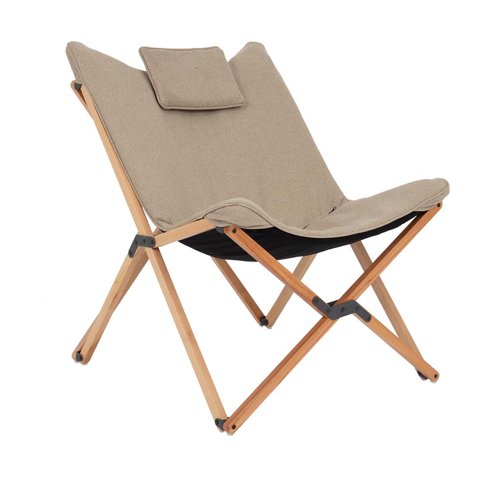 1200376 Un sillón relax muy lujoso y confortable. Esta silla tiene una elegante estructura de madera de color claro y el asiento está hecho de tela Nika. El tejido Nika se caracteriza por un tacto suave con un aspecto robusto. Además, este tejido cuenta con un cómodo relleno acolchado. La combinación del tejido acolchado, el asiento amplio y profundo y el cojín hacen que la silla sea muy cómoda. ¡La silla es fácil de llevar gracias a su estructura plegable y se puede utilizar en la sala de estar, en el balcón o en el jardín!