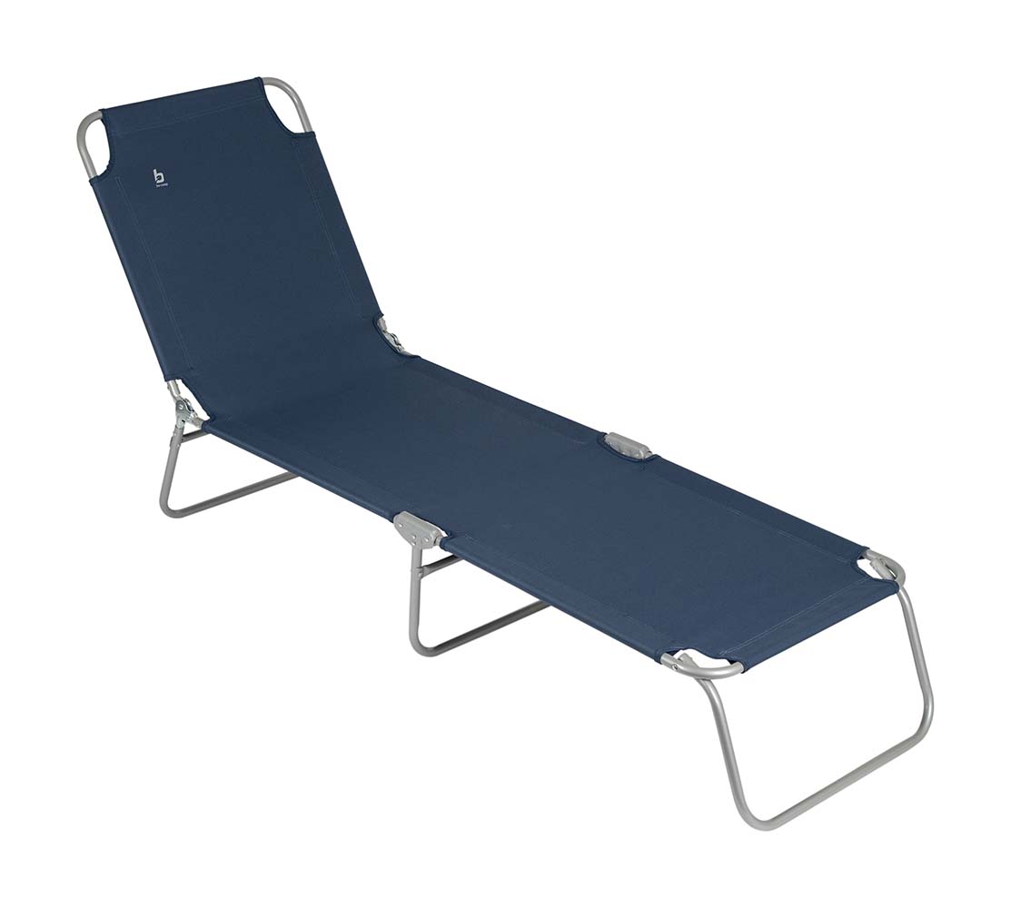 1304450 Eine Liege mit einer verstellbaren Rückenlehne. Die Rückenlehne dieses komfortablen Stuhls kann 5-fach verstellt werden. Der Stuhl ist mit einem Stahlrahmen und einer luxuriösen 600-DEN-Polyesterbespannung ausgerüstet. Nach Gebrauch kompakt zusammenklappbar und einfach an den Tragelaschen zu transportieren. Eingeklappt (LxBxH): 66x54x15 cm. Max. Belastbarkeit: 100 kg.
