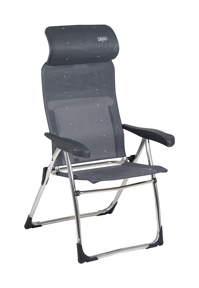 1104963 Ein leichter und sehr kompakter, verstellbarer Klappstuhl. Dieser Stuhl bietet dank der 7-fach verstellbaren Rückenlehne und der stufenlos verstellbaren Kopfstütze maximalen Komfort (Länge der Rückenlehne: 65-83 cm). Die Rückenlehne, der Sitz und die Armlehnen sind ergonomisch geformt.  Der Stuhl hat einen U-Rahmen mit Stabilisatoren und extra dicken Rohren für zusätzliche Festigkeit und Stabilität. Dank der vollversenkbaren Kopfstütze kann der Stuhl sehr kompakt untergebracht werden. Bis zu 50 % weniger Stauvolumen im Vergleich zu anderen Campingstühlen.  Crespo stellt diesen Campingstuhl unter Beachtung höchster Qualitätsstandards direkt in Spanien her und sorgt so für ein langlebiges und verlässliches Produkt.