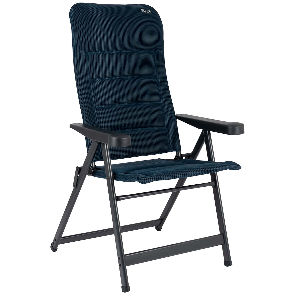 1149407 Een zeer luxe standenstoel. Deze stoel biedt maximaal comfort door de in 7 standen verstelbare rugleuning en de gepolsterde 3D stof. De comfortabele vulling van deze stof is extra luchtdoorlatend en houdt door de open celstructuur geen vocht vast. Hierdoor is de stoel veel sneller droog dan stoelen met een traditionele schuimvulling. Daarnaast zijn zowel de rugleuning, de zitting en de armleggers ergonomisch gevormd. De stoel is voorzien van een geanodiseerd H-frame voor extra stabiliteit en stevigheid. Ingeklapt is deze stoel zeer compact en daardoor gemakkelijk mee te nemen. Maximale belasting: 140 kilogram.