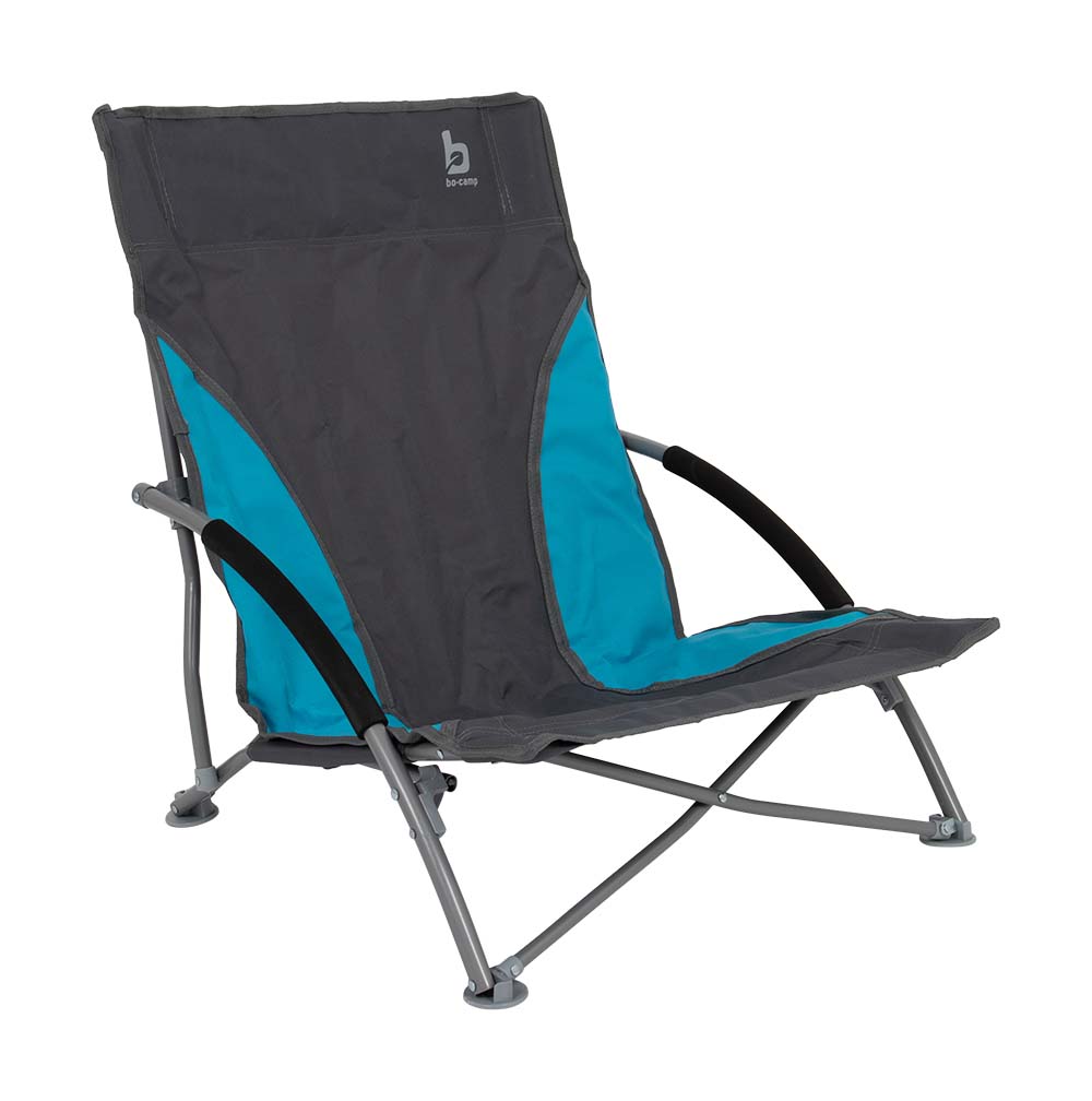 1204779 Una silla de playa compacta. Esta sólida silla de playa tiene cómodos reposabrazos cubiertos de gomaespuma. Esta silla tiene una resistente estructura de acero con un revestimiento de tela de poliéster de 600 deniers. Fácil de plegar y muy compacto de transportar (LxAnxAl: 54x57x64 cm). Profundidad del asiento: 42 centímetros. Capacidad máxima de carga: 80 kilogramos.