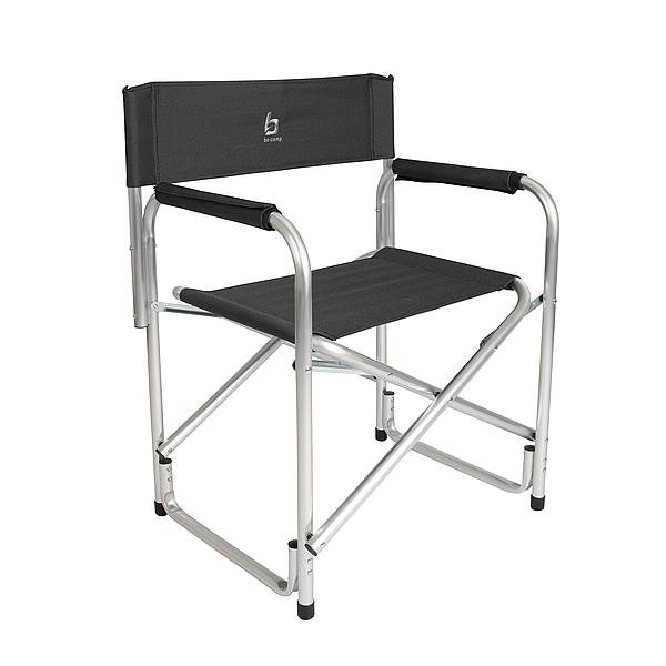 1267212 Ein sehr kompakter Regiestuhl mit Armlehnen. Der Stuhl verfügt über einen robusten und leichten Aluminiumrahmen mit einer zweifarbigen 600D-Polyester-Polsterung. Ideal für den Einsatz am Tisch oder draußen vor dem Zelt. Leicht zu falten und sehr kompakt zu transportieren.