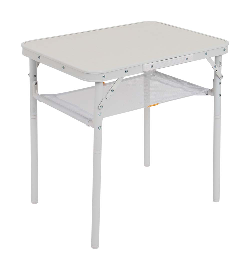 1404240 Ein stilvoller Aluminiumtisch mit Tischplatte in hellen Holzoptik. Mit Hilfe der Stellschrauben können die Tischbeine an eine unebene Oberfläche angepasst werden. Darüber hinaus ist der Tisch durch die abnehmbaren Beine sehr kompakt. Der Tisch ist mit einem Netz unter der MDF-Tischplatte ausgestattet, in dem Gegenstände aufbewahrt werden können, sowie mit einem Griff, der das Tragen des Tisches erleichtert. Der Tisch ist in der Höhe verstellbar: 25/60 cm.
