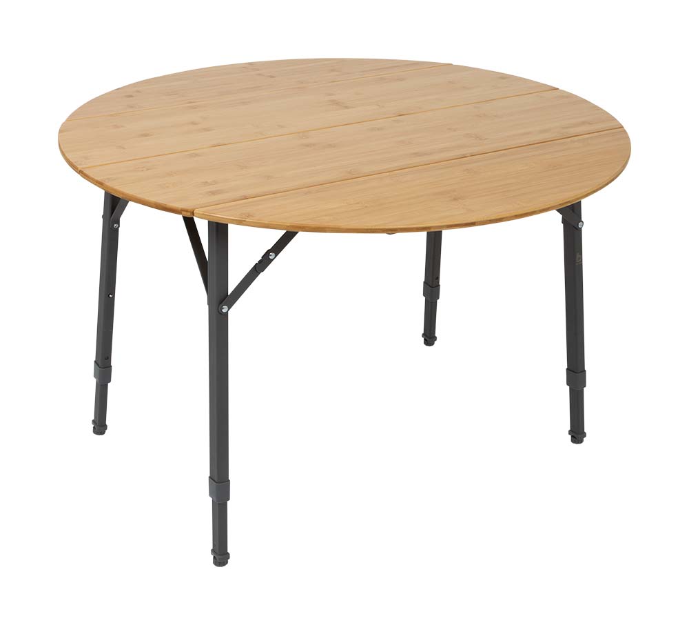 1404656 Ein runder Bambustisch mit stilvollem Design aus der Urban Outdoor-Kollektion. Dieser wasserdichte Tisch ist leicht zu entfalten. Dann wieder einfach und kompakt Falten und daher ideal für auf der Straße, im Park, auf dem Balkon, im Garten oder einfach nur drinnen. Dieser Tisch hat eine runde Tischplatte aus Bambus und ein leichtes Aluminiumgestell. Die Beine sind auf 3 verschiedene Höhen einstellbar (49/57/69 cm).
