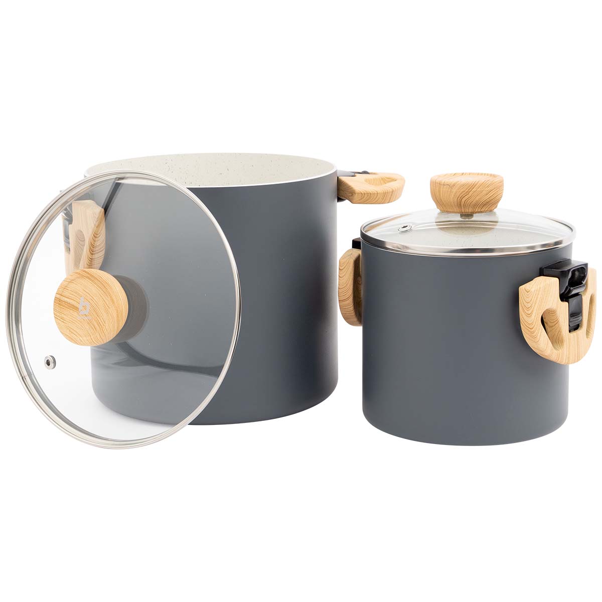 2304570 Een stijlvolle 2-delige pannenset uit de Urban Outdoor collectie. De keramische coating voorkomt aanbakken, is kraswerend en eenvoudig te reinigen. Daarnaast is het gezonder koken, doordat er minder vet nodig is om te bakken. Deze kookpannen zijn voorzien van stevige en hittebestendige wegklapbare handgrepen. Deze handgrepen kunnen na gebruik eenvoudig worden omgeklapt zodat de pannen volledig nestbaar en compact op te bergen zijn. Ook zijn de pannen voorzien van een hittebestendige knop op de glazen deksel. Te gebruiken op de warmtebronnen gas, keramisch, elektrisch en inductie. Afmetingen (Øxh): 18,5x17,5 en 14,5x13 cm. Inhoud: 4,1 en 1,8 Liter.