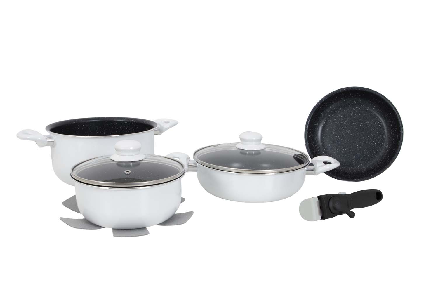 6977221 A 7-piece white pan set. Extremely suitable for induction hobs. Ideal for the caravan, camper but also for at home. With sturdy 3-layer non-stick coating. This set consists of: 3 saucepans Ø 24 cm - 4 L, Ø 23,5 cm - 2,2 L, Ø 19,5 cm - 1,7 L. Pan Ø 21,5 cm, and 2 lids Ø 23,5 and Ø 19.5 cm. In addition, this set is equipped with a safety handle with locking function. Including 3 pan protectors made from vilt.