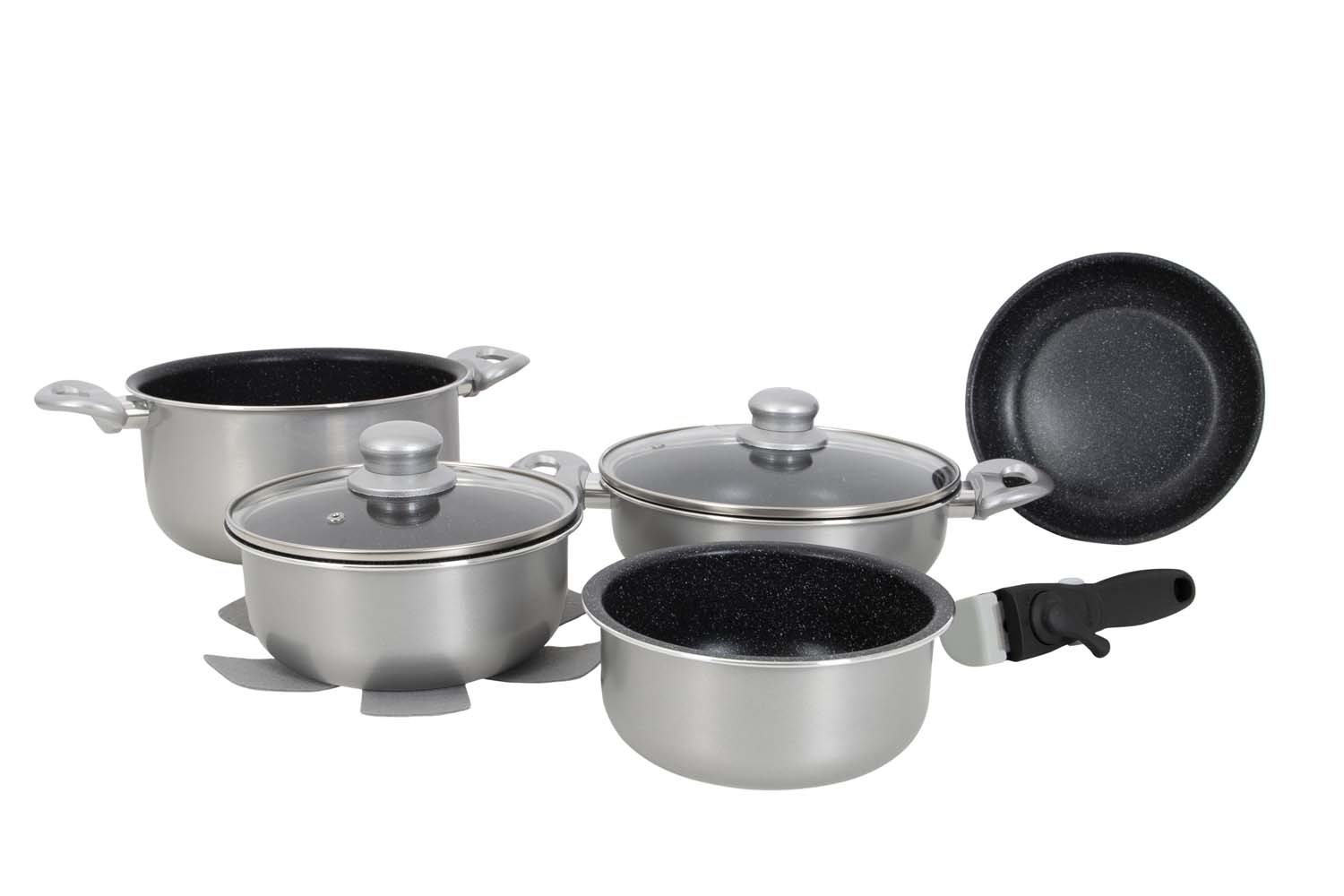 6977227 A 8-piece silver cookware set. Extremely suitable for induction hobs. Ideal for the caravan, camper but also for at home. With sturdy 3-layer non-stick coating. This set consists of: 4 saucepans Ø 24 cm - 4 L, Ø 23,5 cm - 2,2 L, Ø 19,5 cm - 1,7 L, Ø 18 cm, 1,3 L. Pan Ø 21,5 cm. 2x lids Ø 23,5 cm and Ø 19,5 cm. In addition, this set is equipped with a safety handle with locking function. Including 3 pan protectors made from vilt.